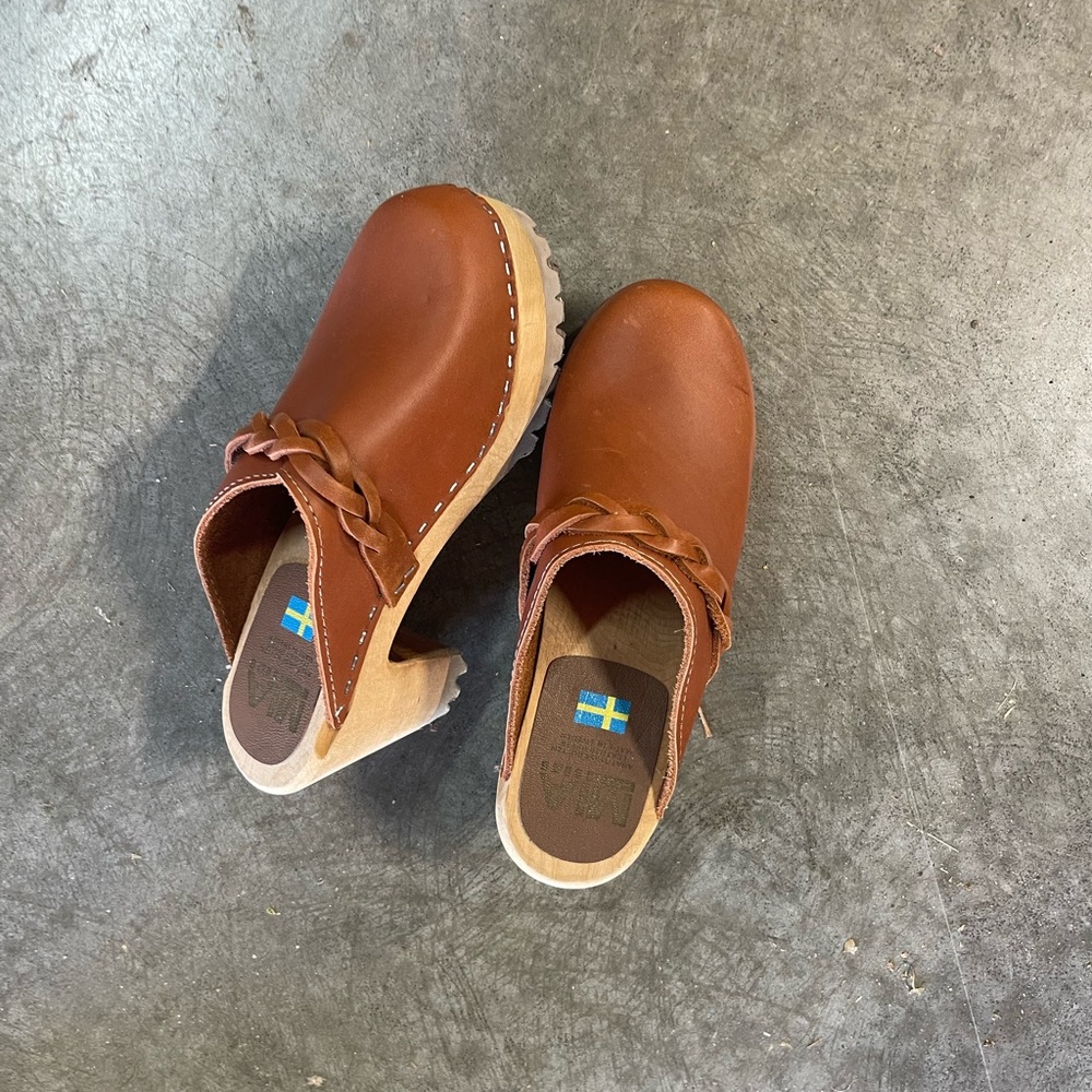 MIA Brown Elsa Clogs Women’s Size 36 US Size 6
